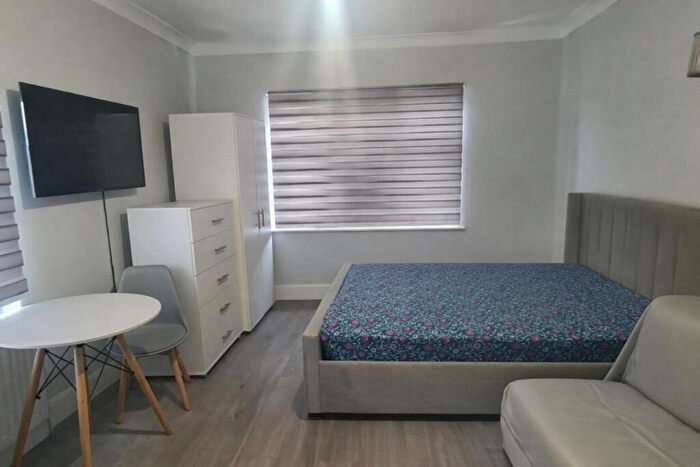 Apartment To Rent In Quantock Gardens, London, NW2