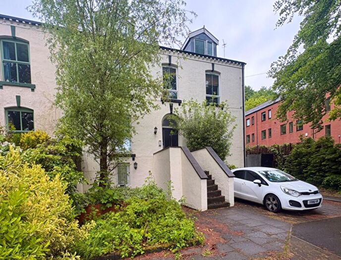 2 Bedroom Flat To Rent In Meanwood Road, Leeds, West Yorkshire, LS7