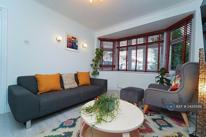 3 Bedroom Detached House To Rent In Brampton Gardens, Walton-On-Thames, KT12