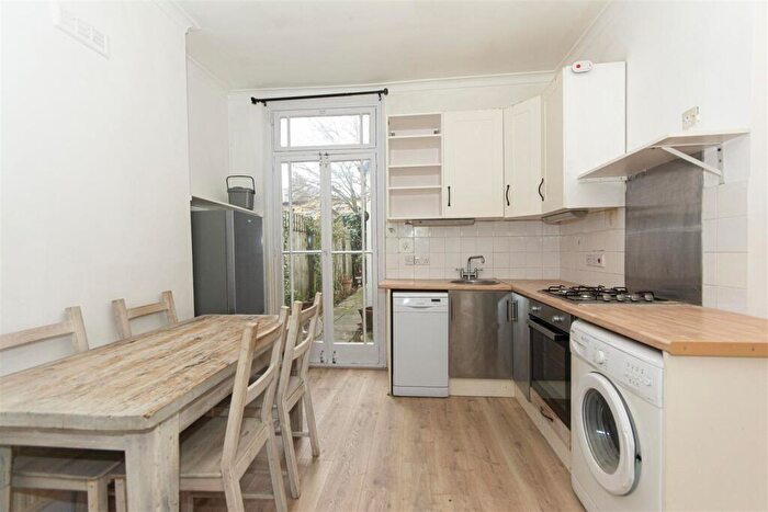 1 Bedroom Flat To Rent In Harbut Road, Battersea, SW11