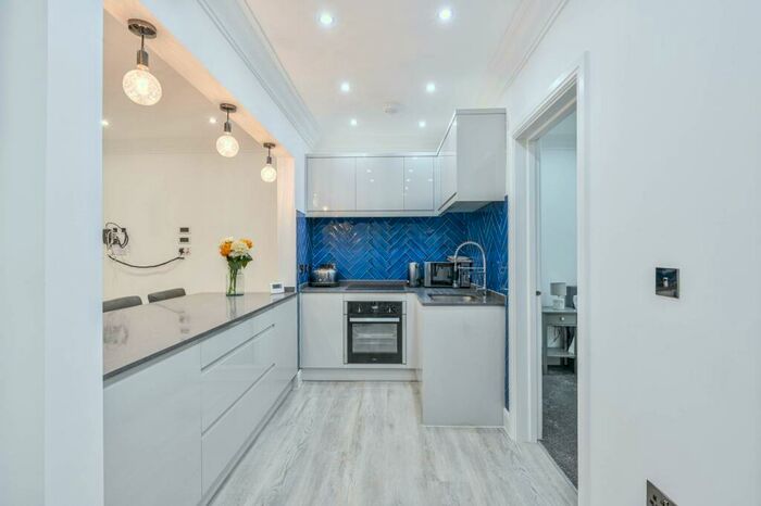 3 Bedroom Flat To Rent In High Road Leyton, Leyton, London, E10