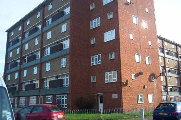 3 Bedroom Flat To Rent In Beaconsfield Road, London, N9