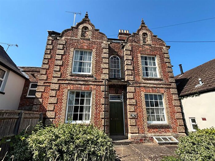 6 Bedroom Semi-Detached House For Sale In Wilcot Road, Pewsey, SN9