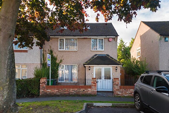 5 Bedroom Semi-Detached House To Rent In Moreton Way, Cippenham, Slough, SL1