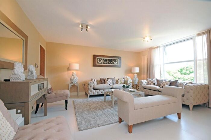 3 Bedroom Apartment To Rent In St. Johns Wood Park, London, NW8