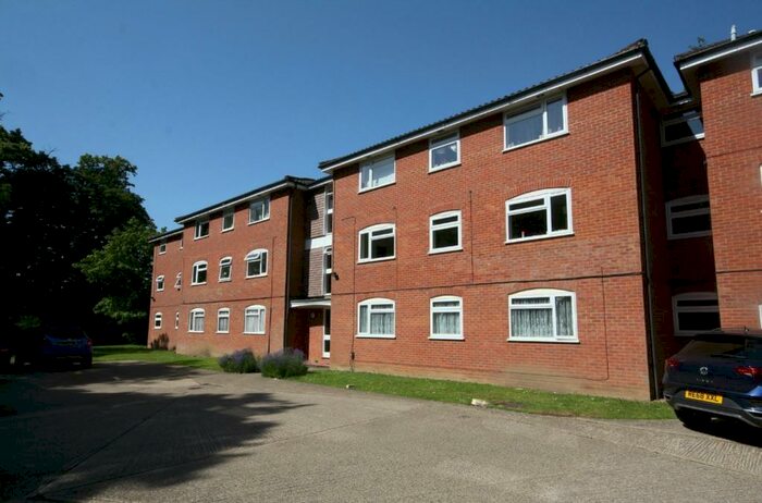 1 Bedroom Flat To Rent In Cobblers Close, Farnham Royal, SL2