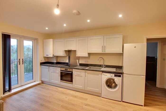2 Bedroom Flat To Rent In Lower Bristol Road, Bath, BA2