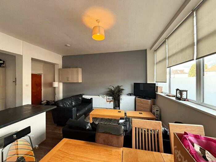 6 Bedroom House To Rent In Kingslea Road, Manchester, M20