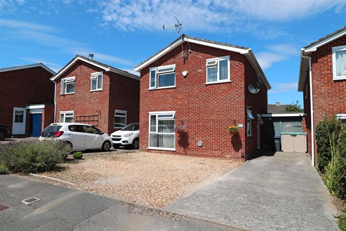 4 Bedroom Detached House For Sale In Broadmead, Trowbridge, BA14