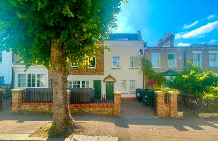 1 Bedroom Flat To Rent In Grosvenor Park Road, Walthamstow, London, E17