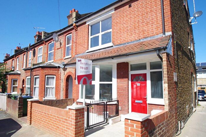 2 Bedroom Flat To Rent In Holywell, Watford, WD18