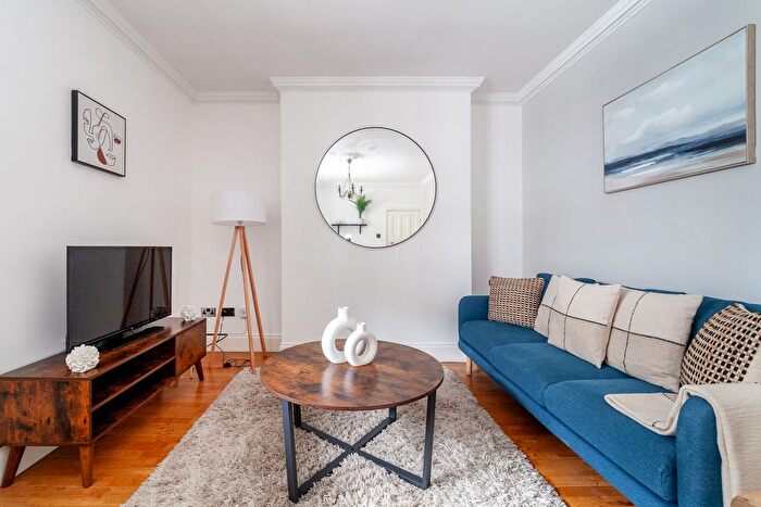 1 Bedroom Flat To Rent In Pentonville Road, London, N1