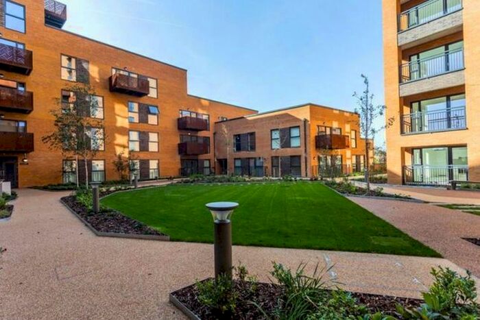 2 Bedroom Flat To Rent In Western Circus, London, W3