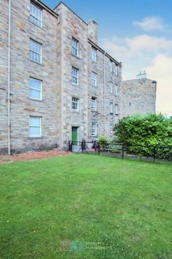 3 Bedroom Flat To Rent In / Barony Street, Edinburgh, EH3