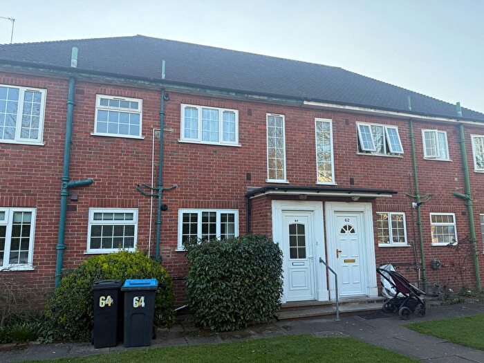 2 Bedroom Maisonette To Rent In Belmont Close, Cockfosters, EN4