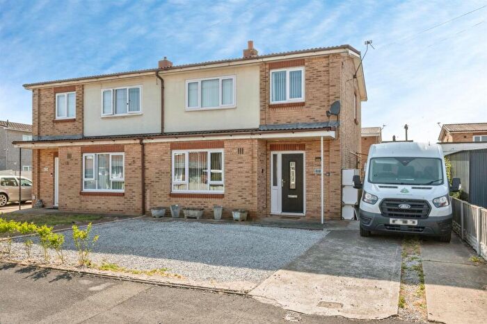 3 Bedroom Semi-Detached House For Sale In Ingram Road, Dunscroft, Doncaster, DN7