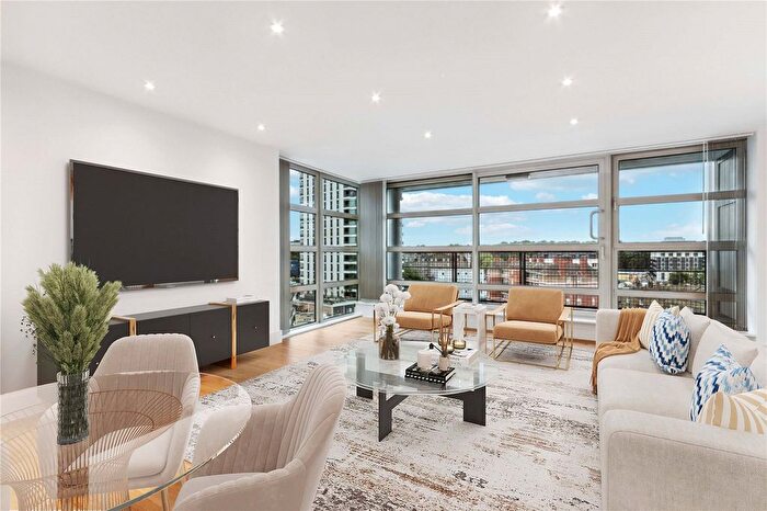 3 Bedroom Flat To Rent In Buckingham Palace Road, London, SW1W