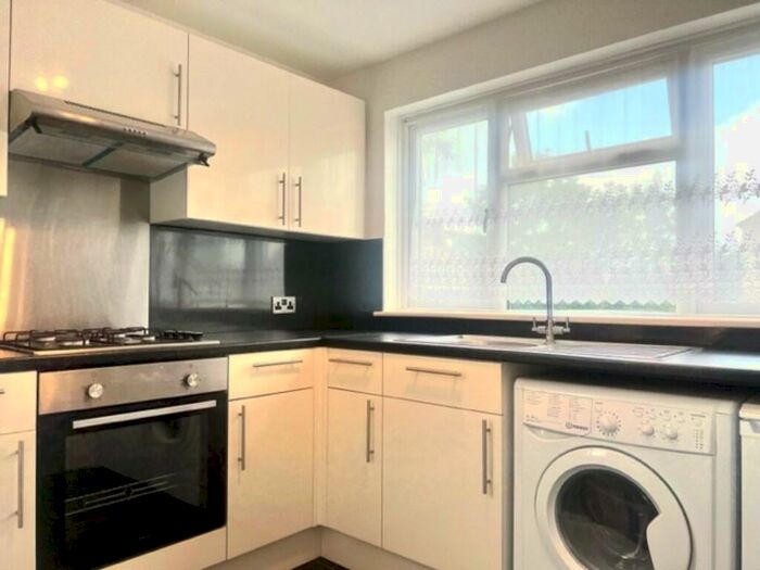 1 Bedroom Flat To Rent In Cunningham Park, Harrow, HA1
