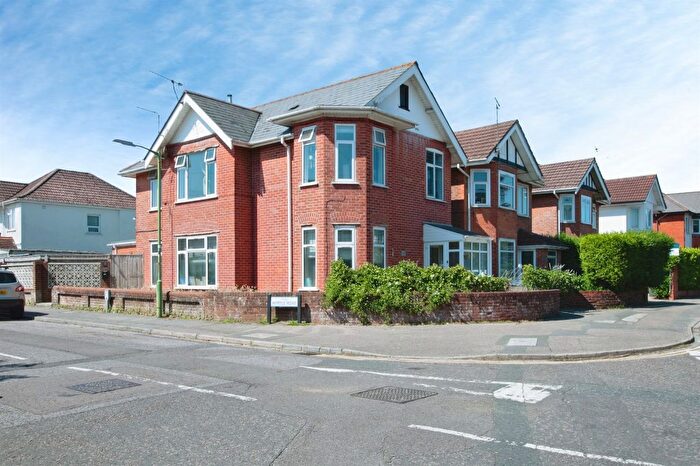 2 Bedroom Flat For Sale In Richmond Park Road, Bournemouth, BH8