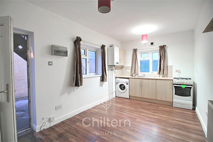 Studio To Rent In High Street North, Dunstable, Beds., LU6