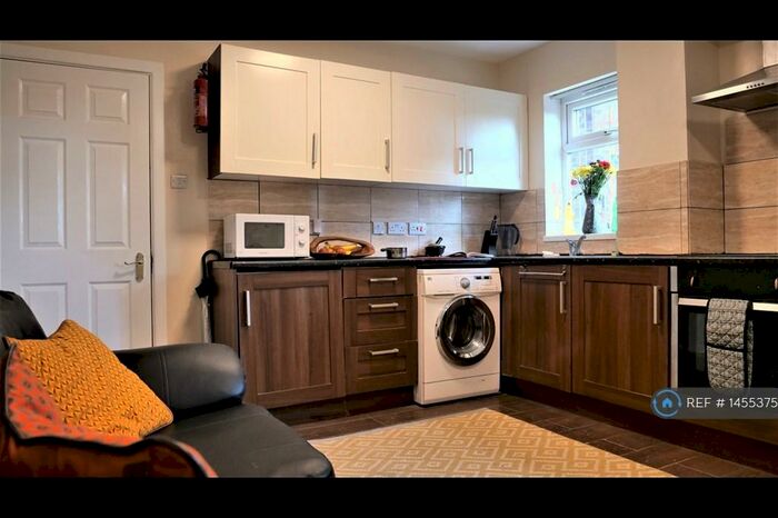 2 Bedroom Flat To Rent In East Road, Longsight, Manchester, M12