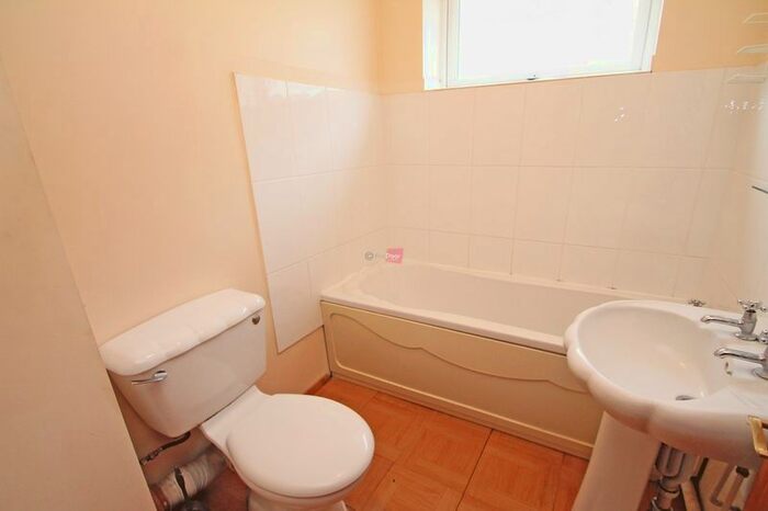 1 Bedroom Flat For Sale In Otway Street, Chatham, ME4