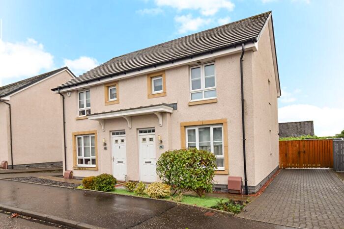 3 Bedroom Semi-Detached House For Sale In Tom McCabe Gardens, Hamilton, ML3