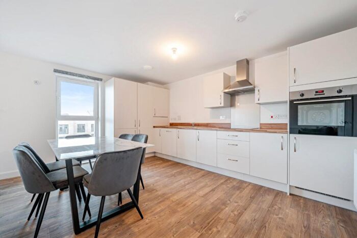 3 Bedroom Flat To Rent In Kilpatrick Grove, Edinburgh, EH6