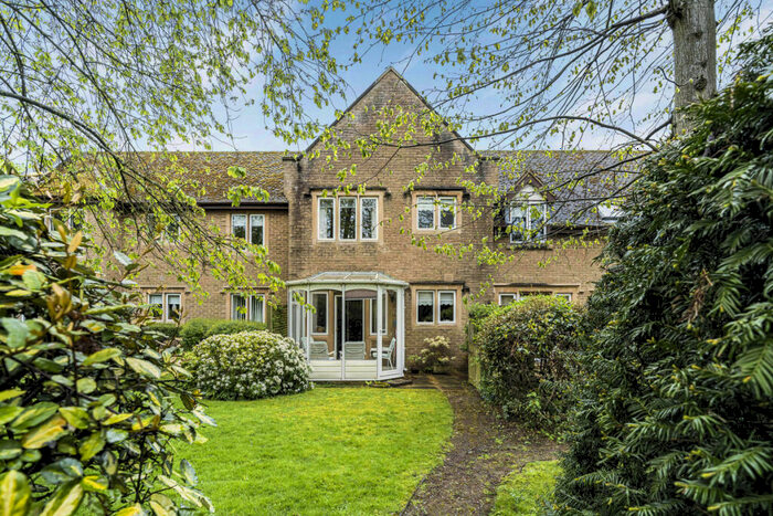 2 Bedroom Cottage For Sale In Kings End, Bicester, OX26