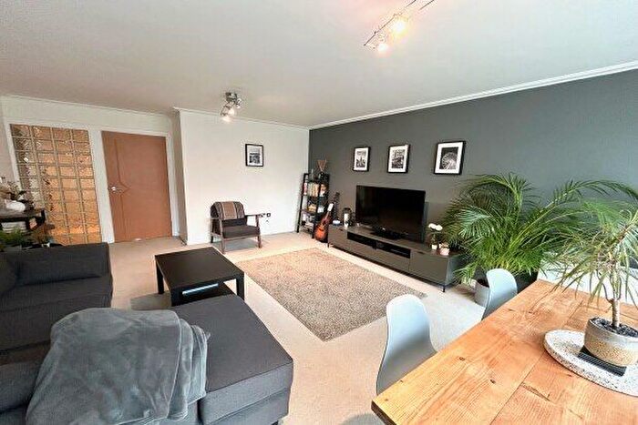 2 Bedroom Flat To Rent In Chandlery Way Taliesin Court, Cardiff, CF10