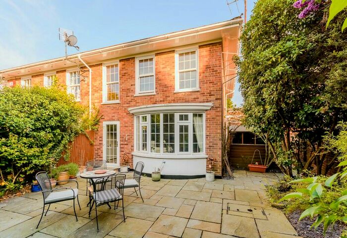 3 Bedroom End Of Terrace House To Rent In Broomfield Close, Sunningdale, Berkshire, SL5