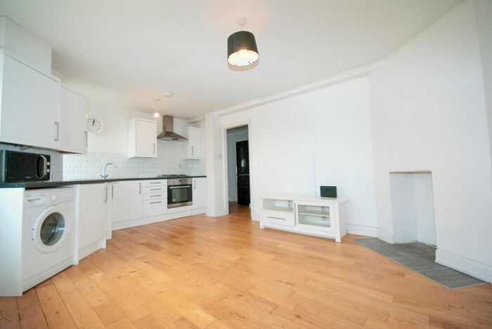 2 Bedroom Apartment To Rent In Leigh Heath Court, London Road, Leigh-on-Sea, SS9