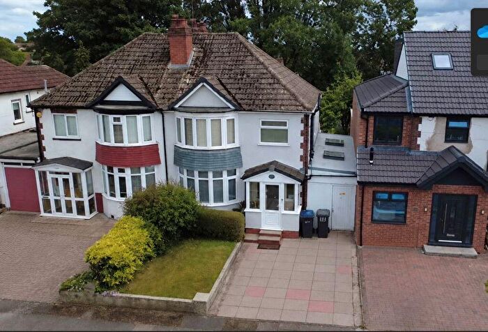 3 Bedroom Semi Detached House For Sale In Kingstanding Road, Kingstanding, Birmingham, B44