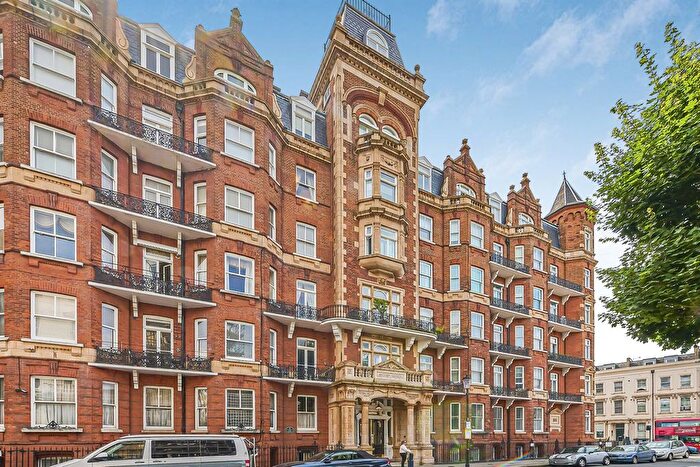 4 Bedroom Flat To Rent In Earls Court Square, SW5