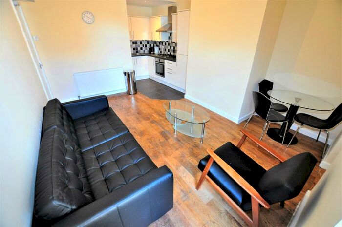 3 Bedroom Flat To Rent In Bayswater Road, Newcastle Upon Tyne, NE2