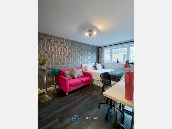 Studio To Rent In Rosehip Road, Cambridge, CB4
