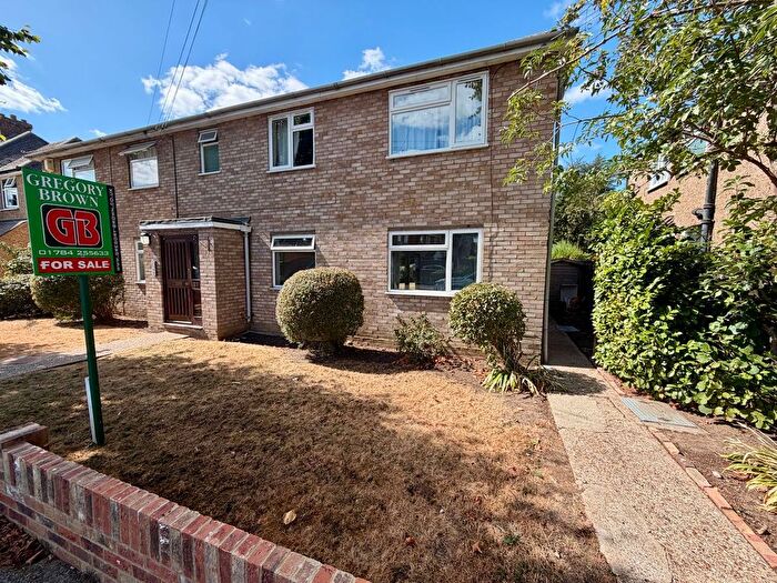 2 Bedroom Flat For Sale In St Hildas Avenue, Ashford, TW15