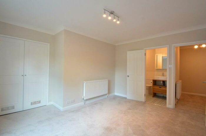 2 Bedroom Flat To Rent In Ellesmere Road, Weybridge, KT13