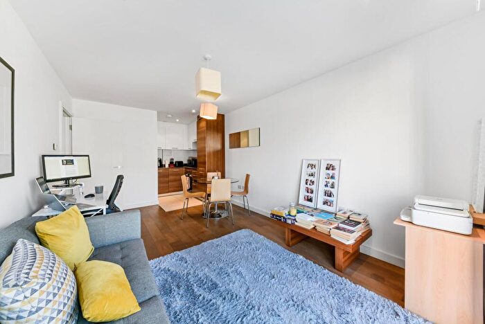 1 Bedroom Apartment For Sale In Forge Square, Canary Wharf, E14