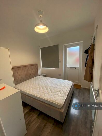 Studio To Rent In East Ham, London, E6