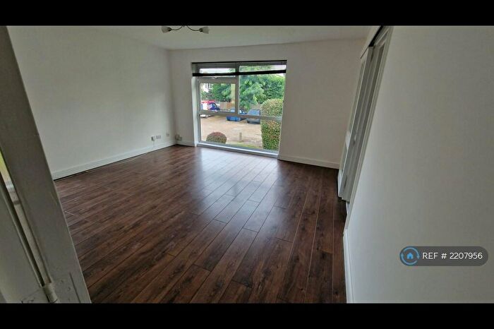 2 Bedroom Flat To Rent In Juniper Court, Sutton, SM2