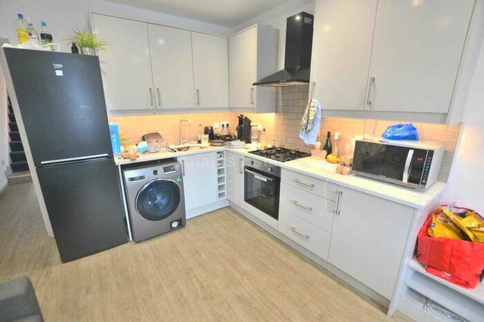 5 Bedroom Flat To Rent In Christchurch Road, Reading, RG2