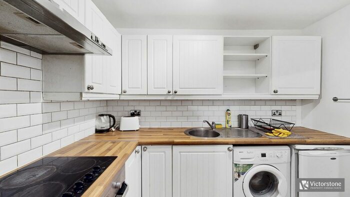 3 Bedroom Flat To Rent In Grafton Road, Kentish Town, London, NW5