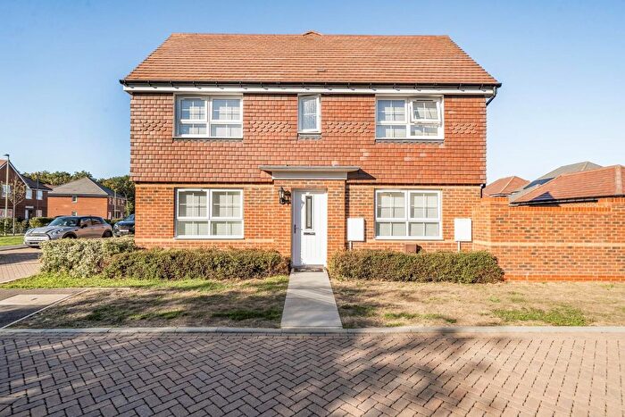 3 Bedroom Semi-Detached House For Sale In Belpher Gardens, Emsworth, PO10
