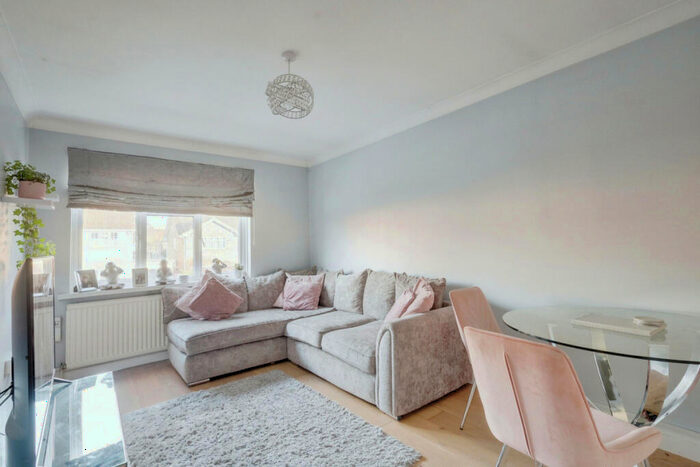 2 Bedroom Flat To Rent In St. Clements Road, Benfleet, SS7