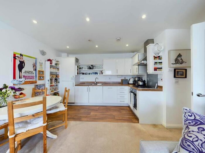 2 Bedroom Flat To Rent In Jubilee Square, Aylesbury, HP19