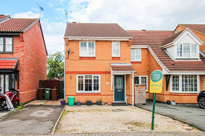 3 Bedroom Town House For Sale In Shaw Avenue, Normanton, WF6