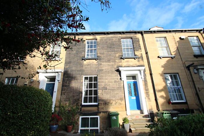 2 Bedroom Flat To Rent In Harrogate Road, Leeds, West Yorkshire, LS7