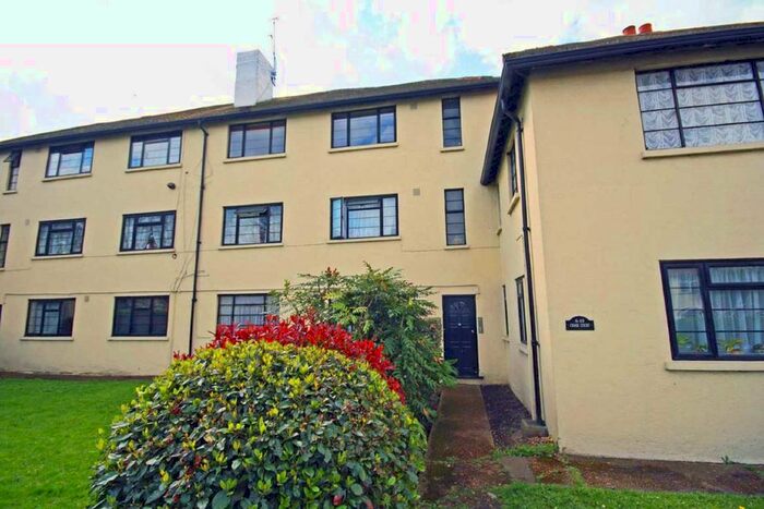 2 Bedroom Flat To Rent In Amhurst Gardens, Isleworth, TW7