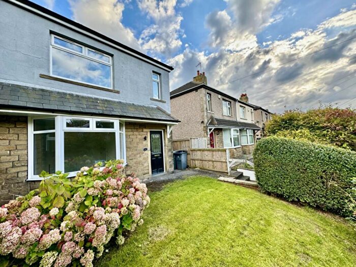 3 Bedroom Semi-Detached House To Rent In Whitehall Road West, Hunsworth, Cleckheaton, BD19